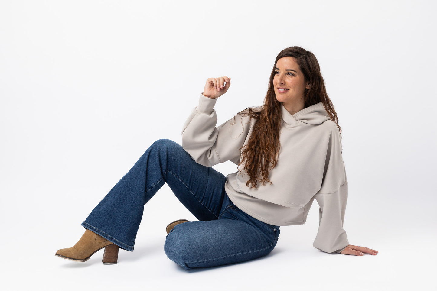 Sudadera de lactancia KSENIYA arena | Ropa de lactancia elegante y de calidad