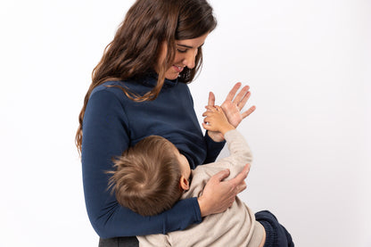 CAMISETA DE LACTANCIA RAQUEL | AZUL PETRÓLEO | Ropa de lactancia elegante