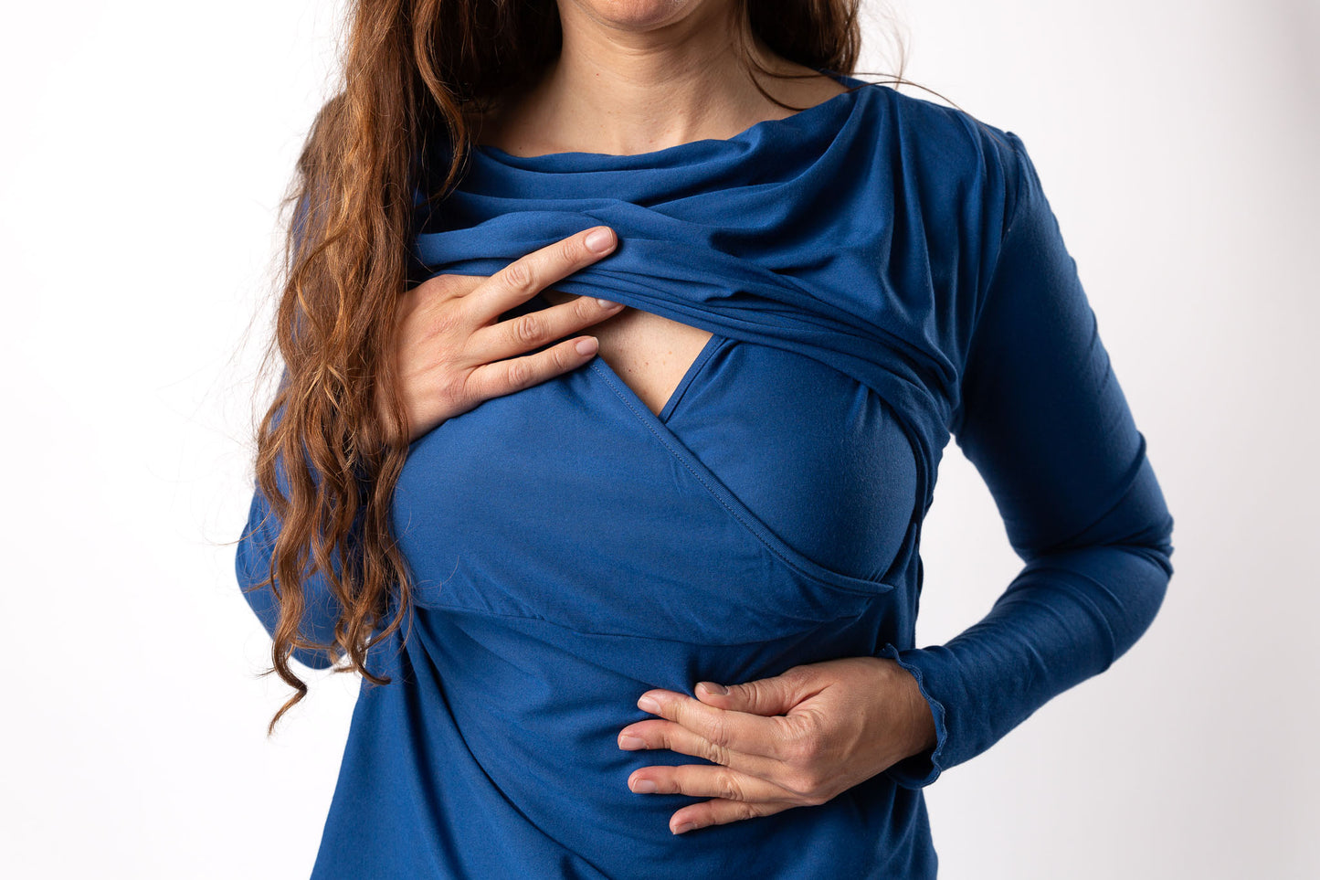 Camiseta de lactancia elegante LAIA azul eléctrico | Ropa de lactancia sostenible